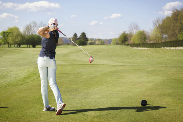 mujer-campo-golf