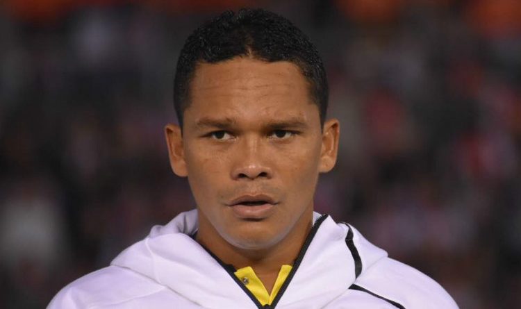 Carlos Bacca podría dejar el Milan y estaría dispuesto a reducir su salario en el nuevo club