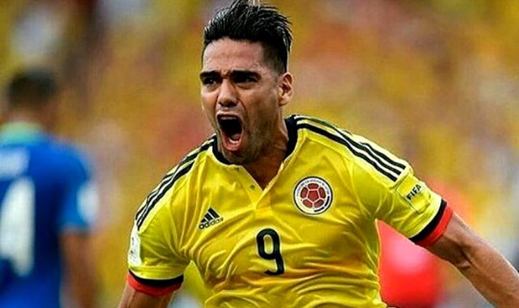 ¿Quién debe acompañar a Falcao García en la zona de ataque?