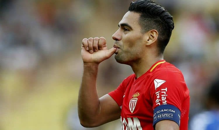 ¿Cuánto gana Falcao García mensualmente