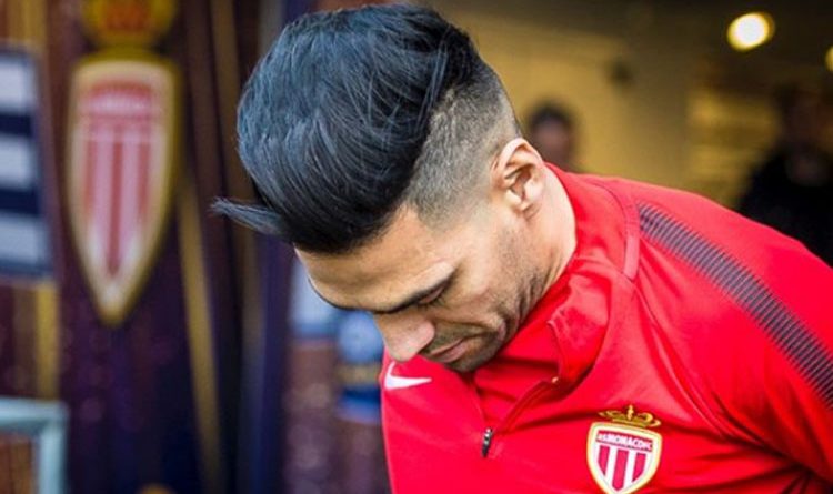 El delantero colombiano no pudo guiar a su equipo a una victoria frente al líder de la Liga de Francia, el PSG.