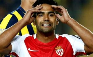 Radamel Falcao y otros futbolistas que han hecho 5 goles en un mismo partido