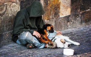 Habitantes de calle ganan más de 200 millones de pesos con billete que les regalaron