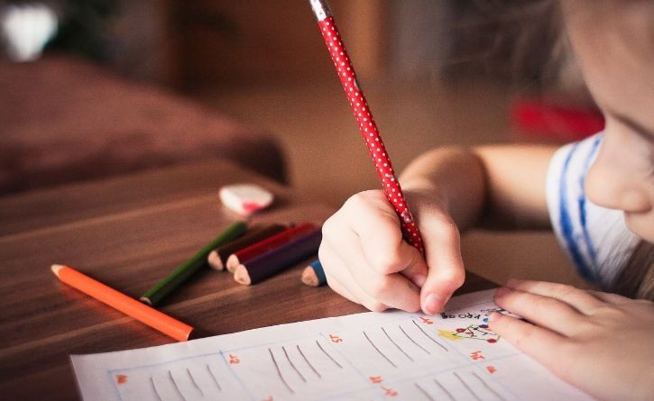 Polémica por profesora que pateó a una de sus alumnas de 5 añosPolémica por profesora que pateó a una de sus alumnas de 5 años